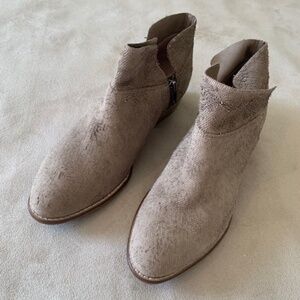 Seychelles Snare Towel Suede Ankle Boot NWT - size 7 Tan
